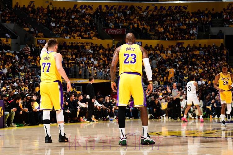 湖人又翻车东契奇虎头蛇尾,詹姆斯空有数据,众替补不如一次轮秀 湖人又翻车东契奇虎头蛇尾,詹姆斯空有数据,众替补不如一次轮秀