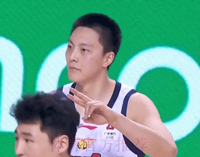 【集锦】假转身干拔三分，胡明轩26分4篮板4助攻 - 四川76-104广东